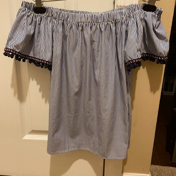 Cute off the shoulder top - Picture 2 of 3